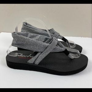 Skechers Gray Meditation Studio Kicks Sandals Yoga Foam Footbed Women’s size 8